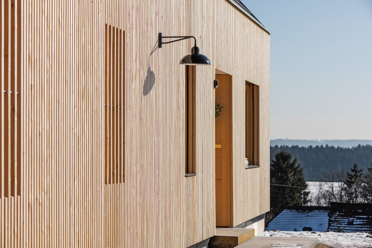 Landhaus Wolfenbrueck - Ein Gebäude neben einem Zaun - / m / 083vt