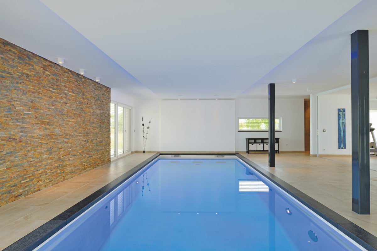 Kundenhaus Azur - Ein großes weißes Gebäude - Schwimmbad