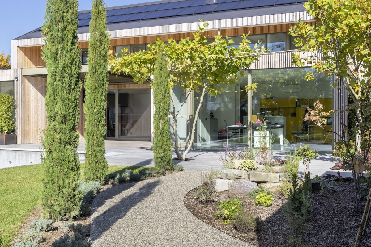 Kundenhaus Cascinetta Villa B - Ein haus mit büschen vor einem gebäude - Landschaft