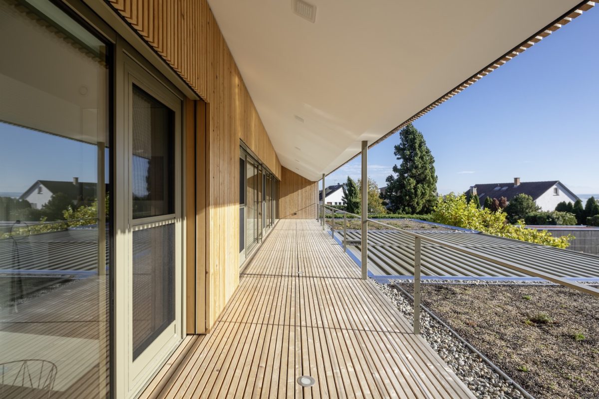 Kundenhaus Cascinetta Villa B - Ein Zug parkt an der Seite eines Gebäudes - Die Architektur