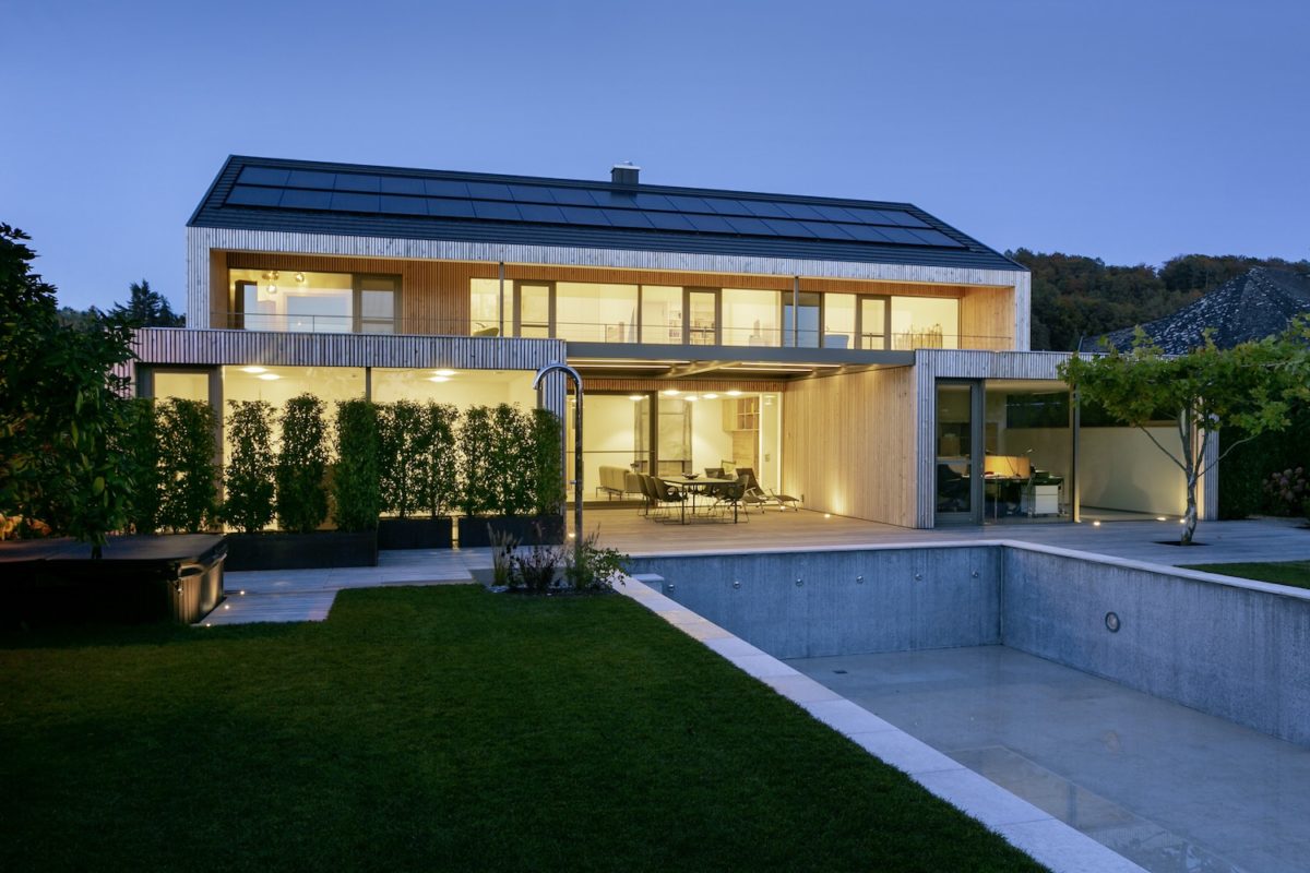 Kundenhaus Cascinetta Villa B - Ein Haus mit Bäumen im Hintergrund - Tageslicht