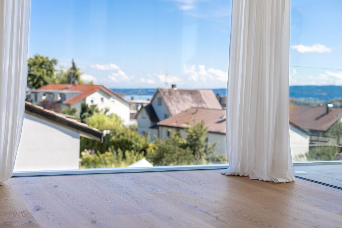 Kundenhaus Weinburg T - Ein blick auf ein großes fenster - Tageslicht