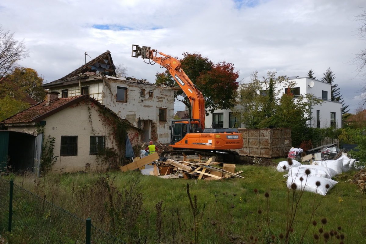 Kundenhaus Verges - Ein Haus mit einer Wiese - Ländliches Gebiet