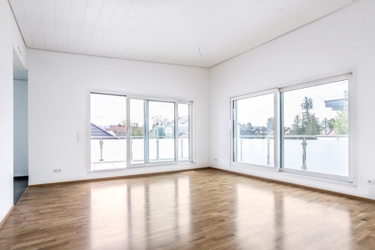 Kundenhaus Verges - Ein Raum mit einem großen Fenster - Fußboden