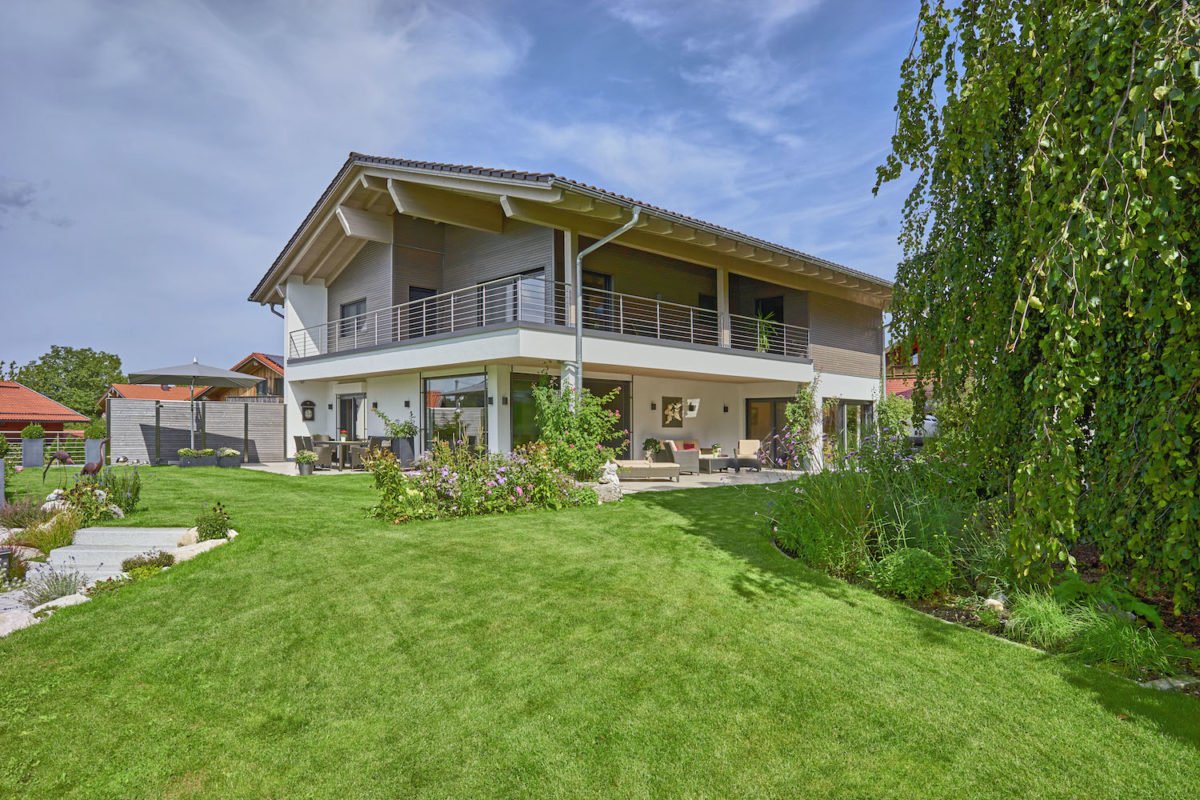 Kundenhaus Gruenwald - Eine große Wiese vor einem Haus - Wheaton