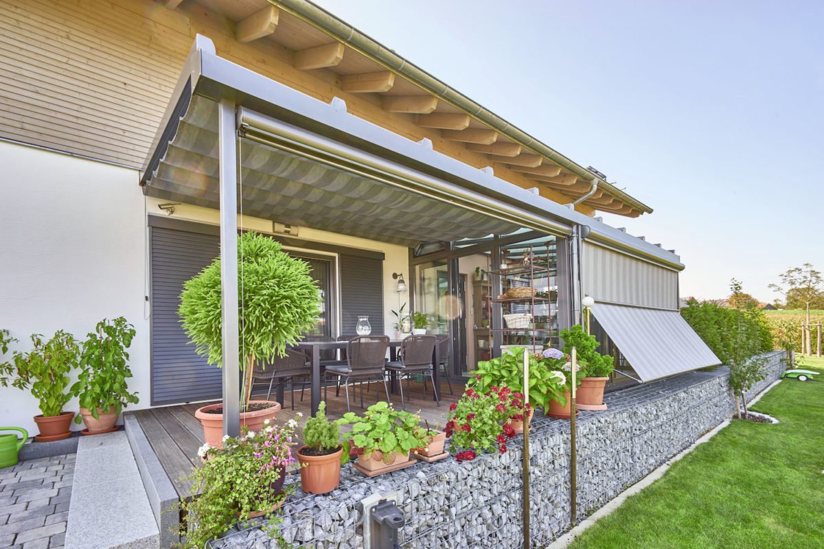 Kundenhaus Niederhofer - Ein Garten vor einem Gebäude - Niederhofer Store