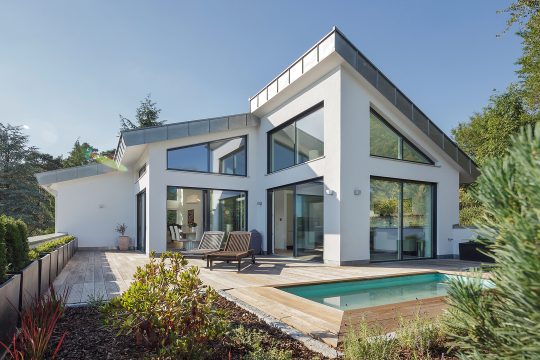 Hausbau Helden LUXHAUS | Satteldach Landhaus 290