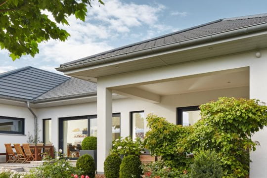 Hausbau Helden LUXHAUS | Bungalow Walmdach 167