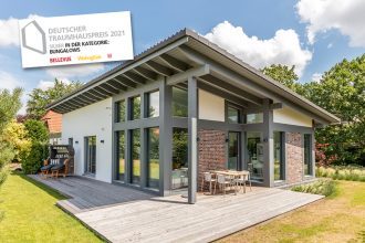 Ferienhaus an der See Meisterstück Außenansicht mit Strandkorb