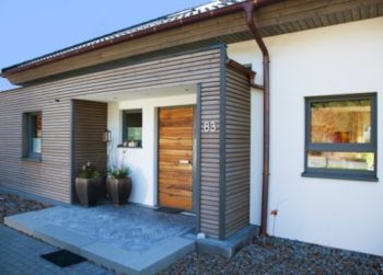 Isowoodhaus: Bungalow mit Holzakzenten | Hausbauhelden.de