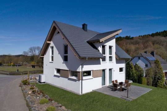 Hausbau Helden Isowoodhaus | Haus mit Pultdachgaube