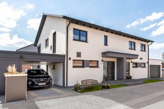 Doppelhaus mit Carport und GarageMeisterstück Haus