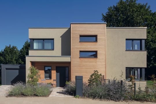 Hausbau Helden WeberHaus | Eigenheim mit klaren Linien