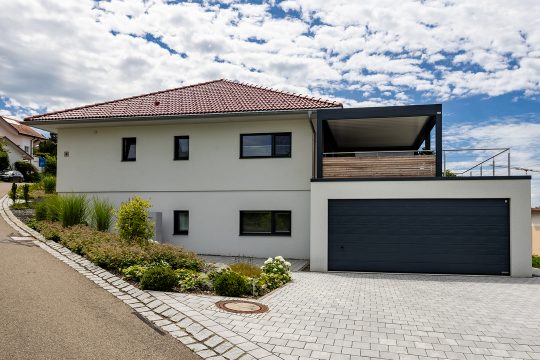 Hausbau Helden LUXHAUS | Bungalow Walmdach 226