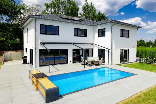 Hausbau Helden LUXHAUS | Walmdach 266