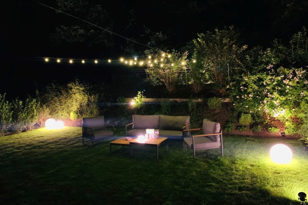 https://www.hausbauhelden.de/wp-content/uploads/2024/01/Smart-Home-Licht_Rademacher_Smarte-Gartenbeleuchtung-1024x684-1.jpg