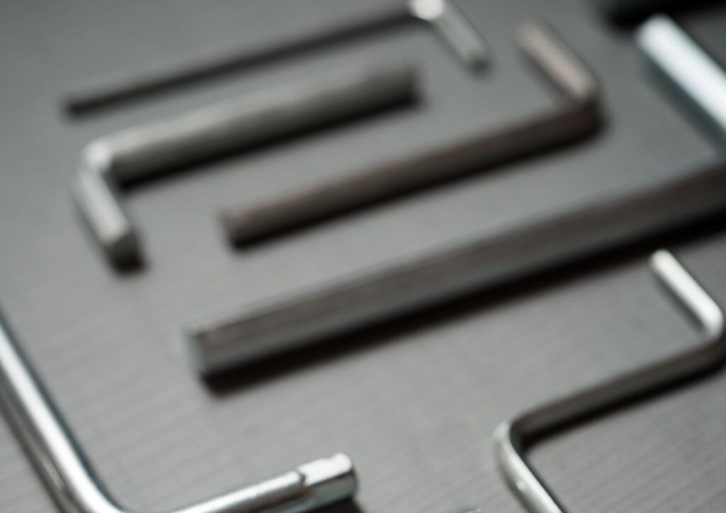 Werkzeugstrategie im (Fertig)hausbau: So optimiert Standardisierung die Montage Hausbau Helden Sechskantschlüssel Werkzeug Envato Elements GreensandBlues