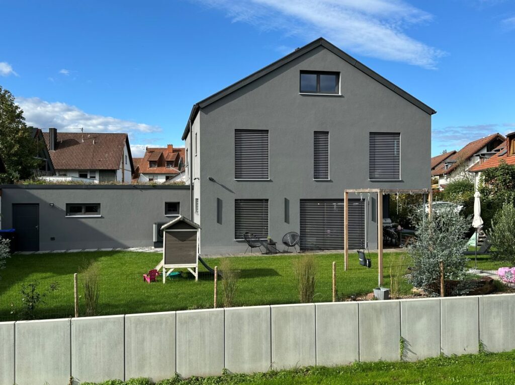 MyMassivhaus Hanghaus Brand Außen Ansicht