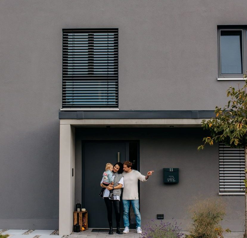 MyMassivhaus Hanghaus Brand Außen Ansicht Eingang