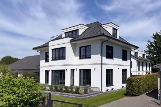 Arge Haus Stadtvilla Außenansicht mit Garten