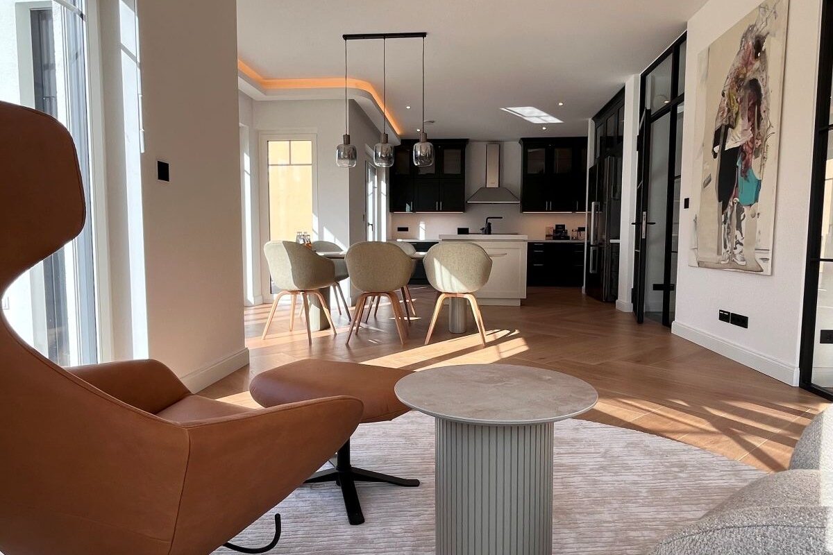 Arge Haus Stadtvilla Leseecke mit Blick in Küche