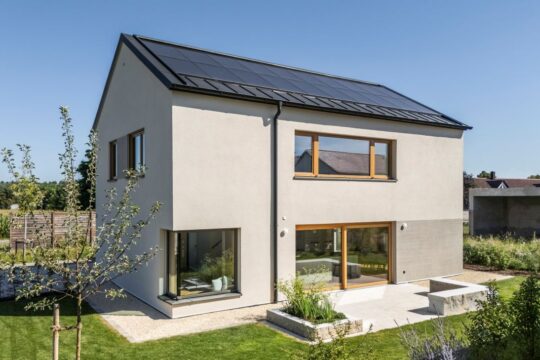 Neo Musterhaus Murr Außenansicht mit Garten