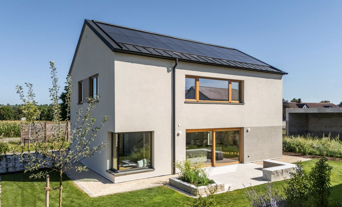 Neo Musterhaus Murr Außenansicht mit Garten